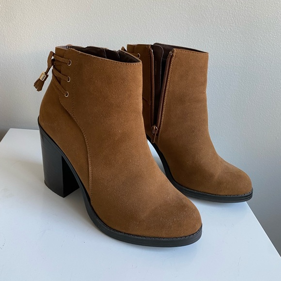 Heeled boots - Picture 1 of 3